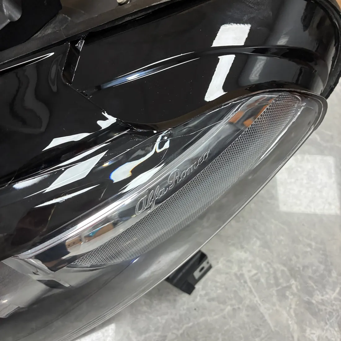Alfa Romeo Giulia LH Bi-Xenon Headlight 50564103 With Module thumbnail 2
