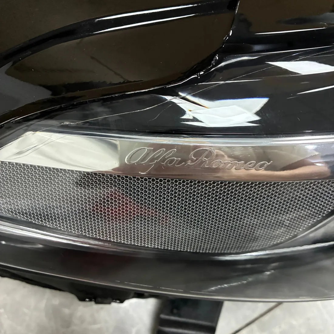 Alfa Romeo Giulia RH Bi-Xenon Headlight With Module thumbnail 2
