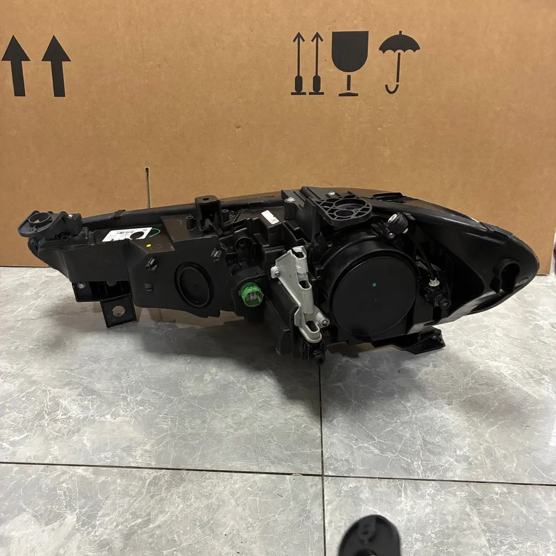 Alfa Romeo Giulia RH Bi-Xenon Headlight With Module thumbnail 5