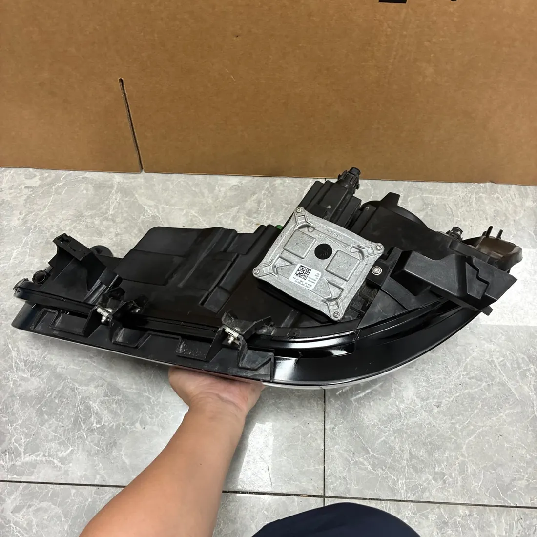 Alfa Romeo Giulia RH Bi-Xenon Headlight With Module thumbnail 6