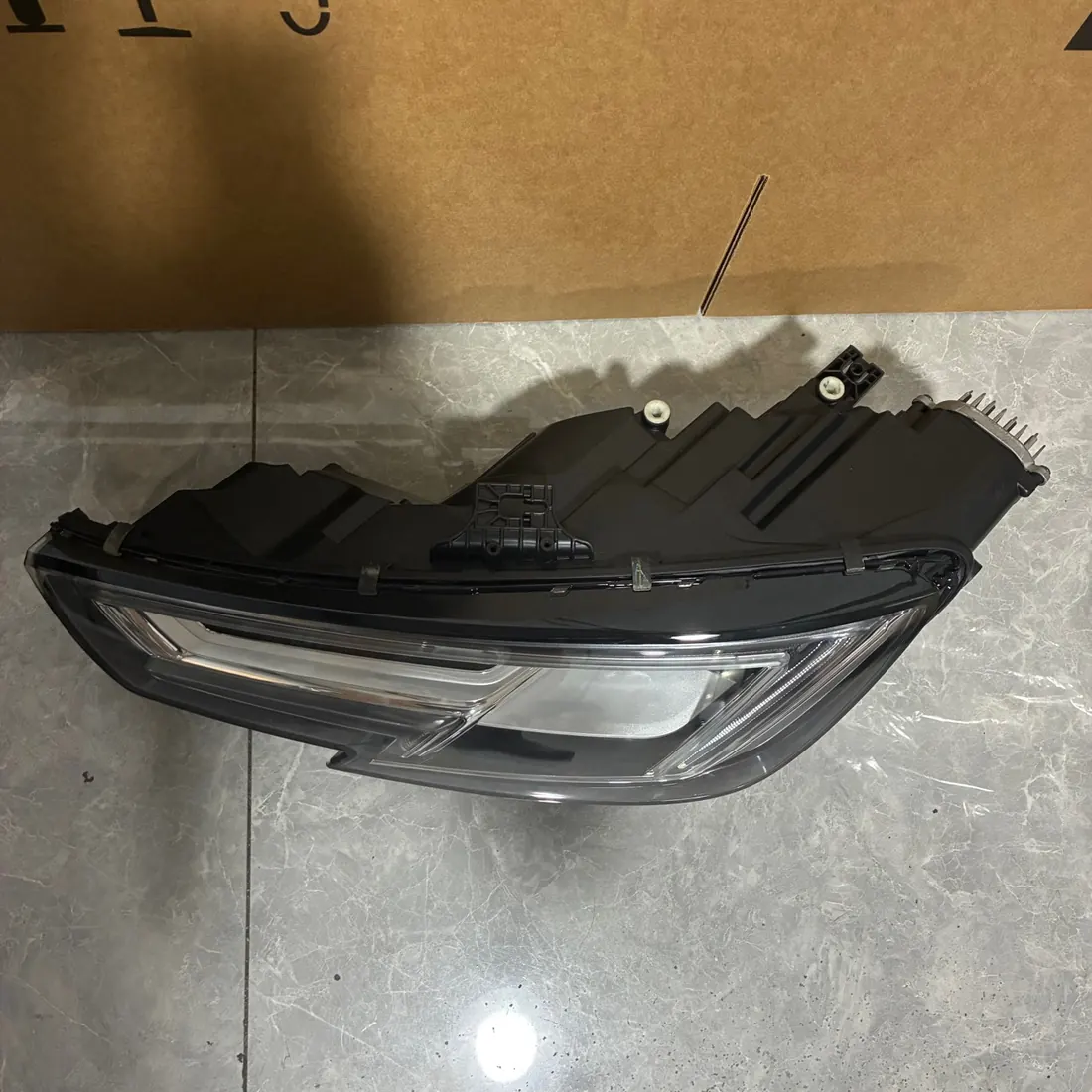 Audi A4 LH Headlight 8W0941033 Without Modules thumbnail 2