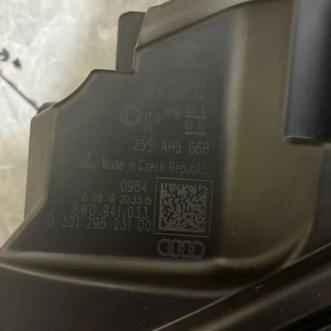 Audi A4 LH Headlight 8W0941033 Without Modules thumbnail 3