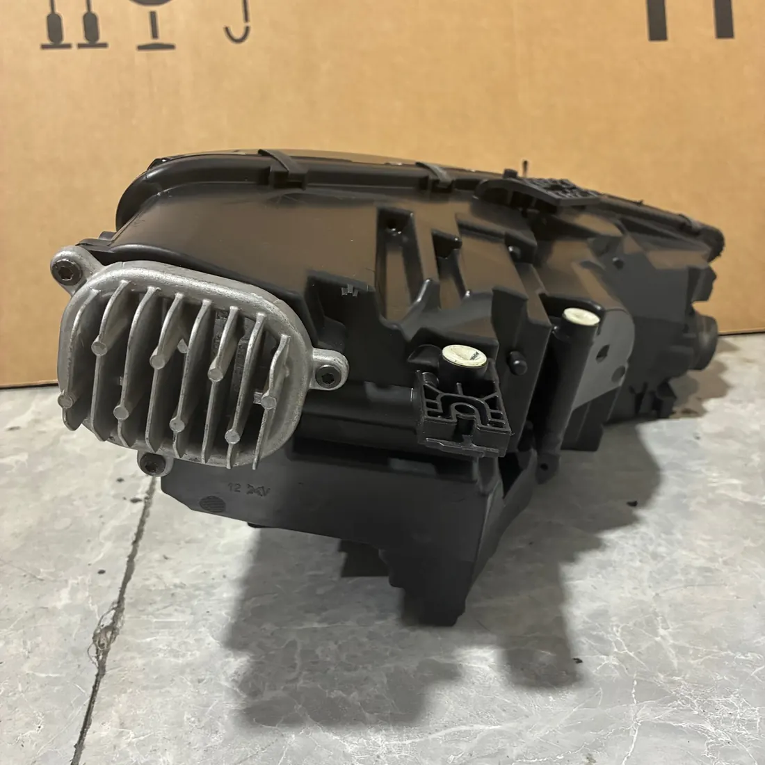 Audi A4 LH Headlight 8W0941033 Without Modules thumbnail 4