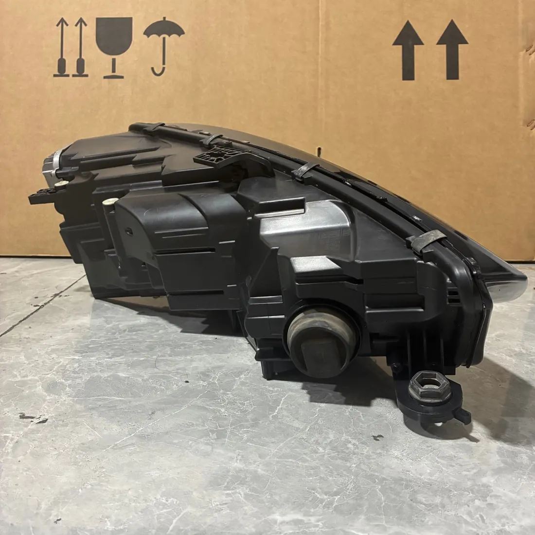 Audi A4 LH Headlight 8W0941033 Without Modules thumbnail 5