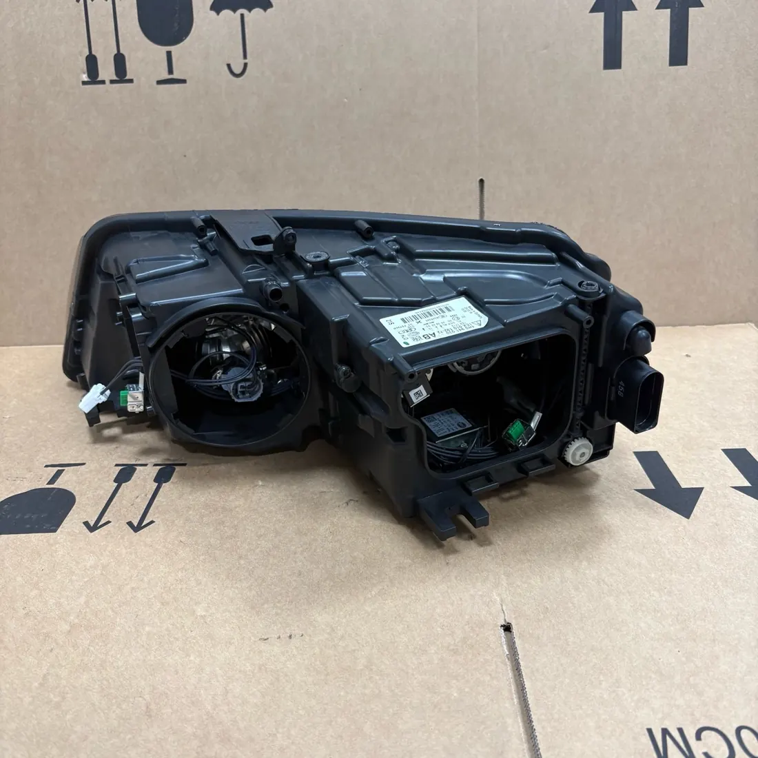 Audi A8 D4 2011-2014 Xenon/LED Headlight No Modules RH thumbnail 3
