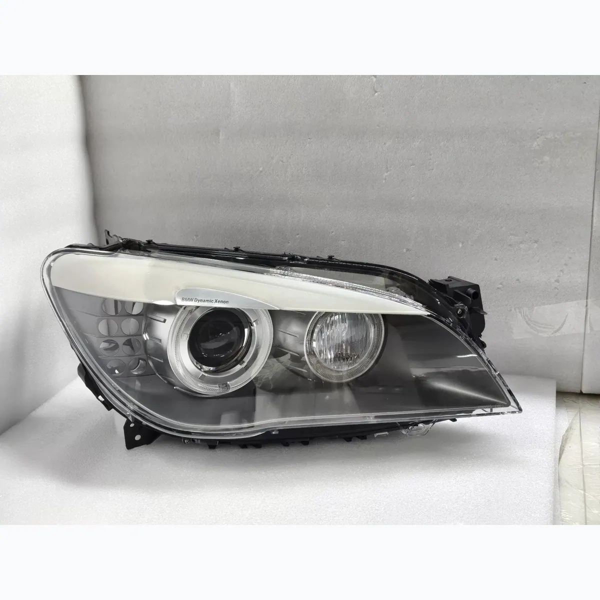 BMW F02 2009-2012 Dynamic Xenon Headlight Assembly Original Used photo 1