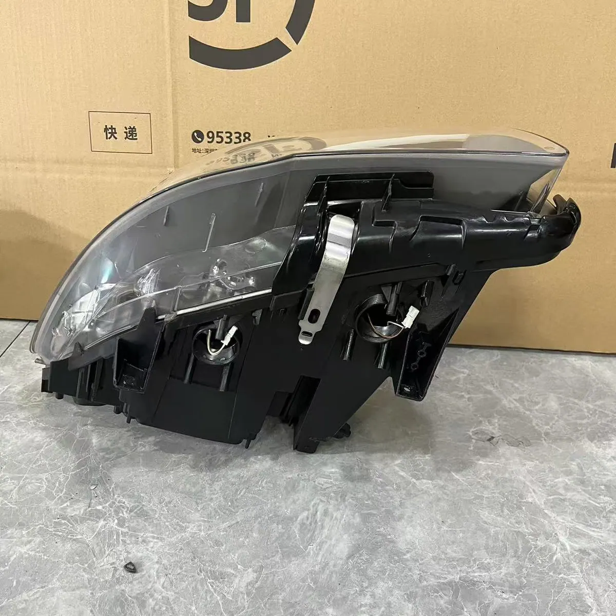 BMW F10 2010-2013 Xenon Headlight Assembly Original Used thumbnail 4