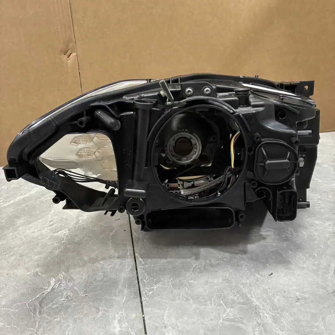 BMW F10 Pre-LCI LH Xenon Headlight Non-AFS Without Modules thumbnail 5