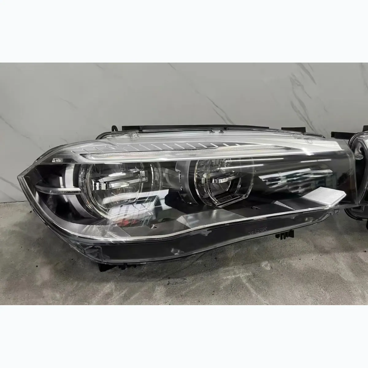 BMW F15 2014-2018 Adaptive LED Headlight Assembly Original Used thumbnail 2