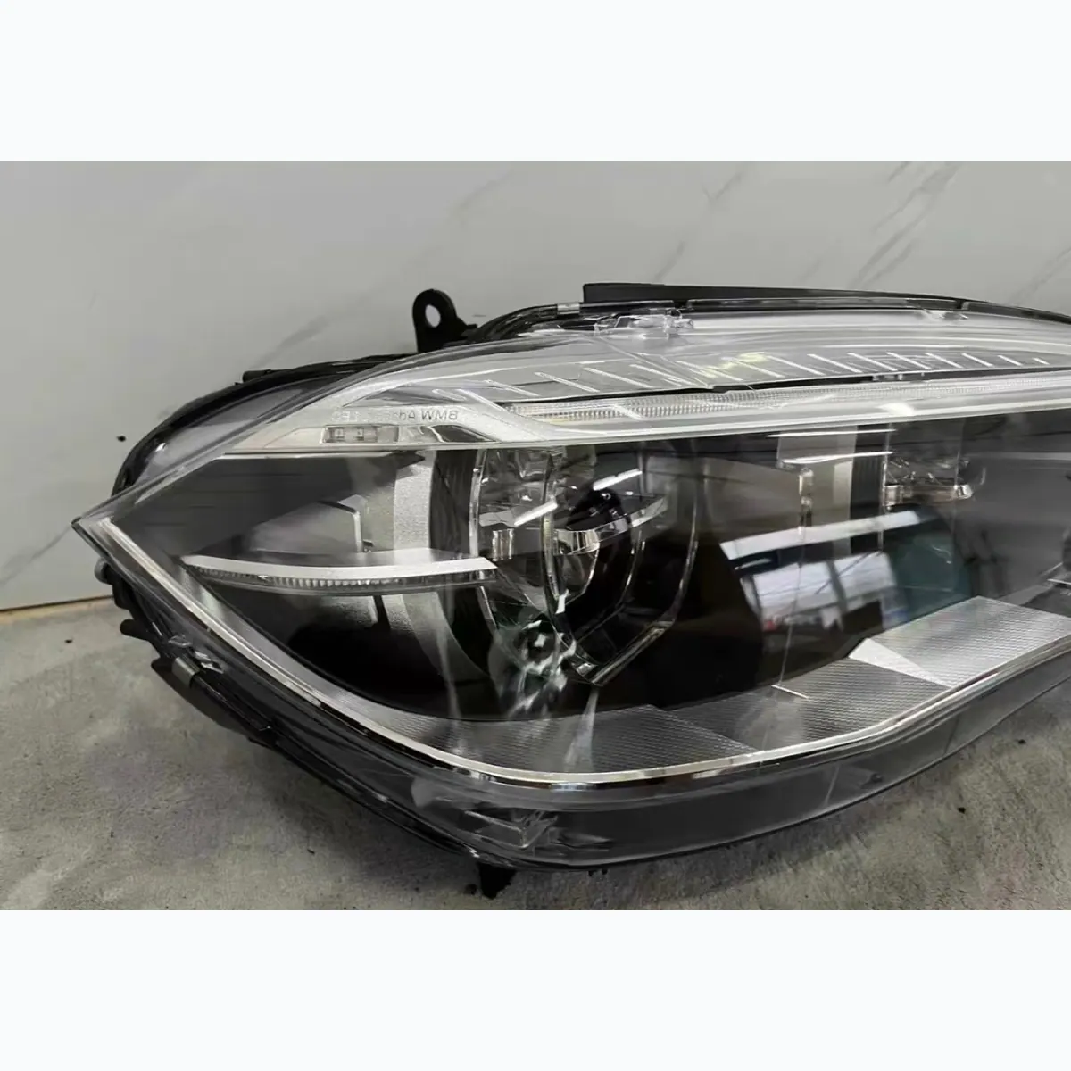 BMW F15 2014-2018 Adaptive LED Headlight Assembly Original Used thumbnail 4