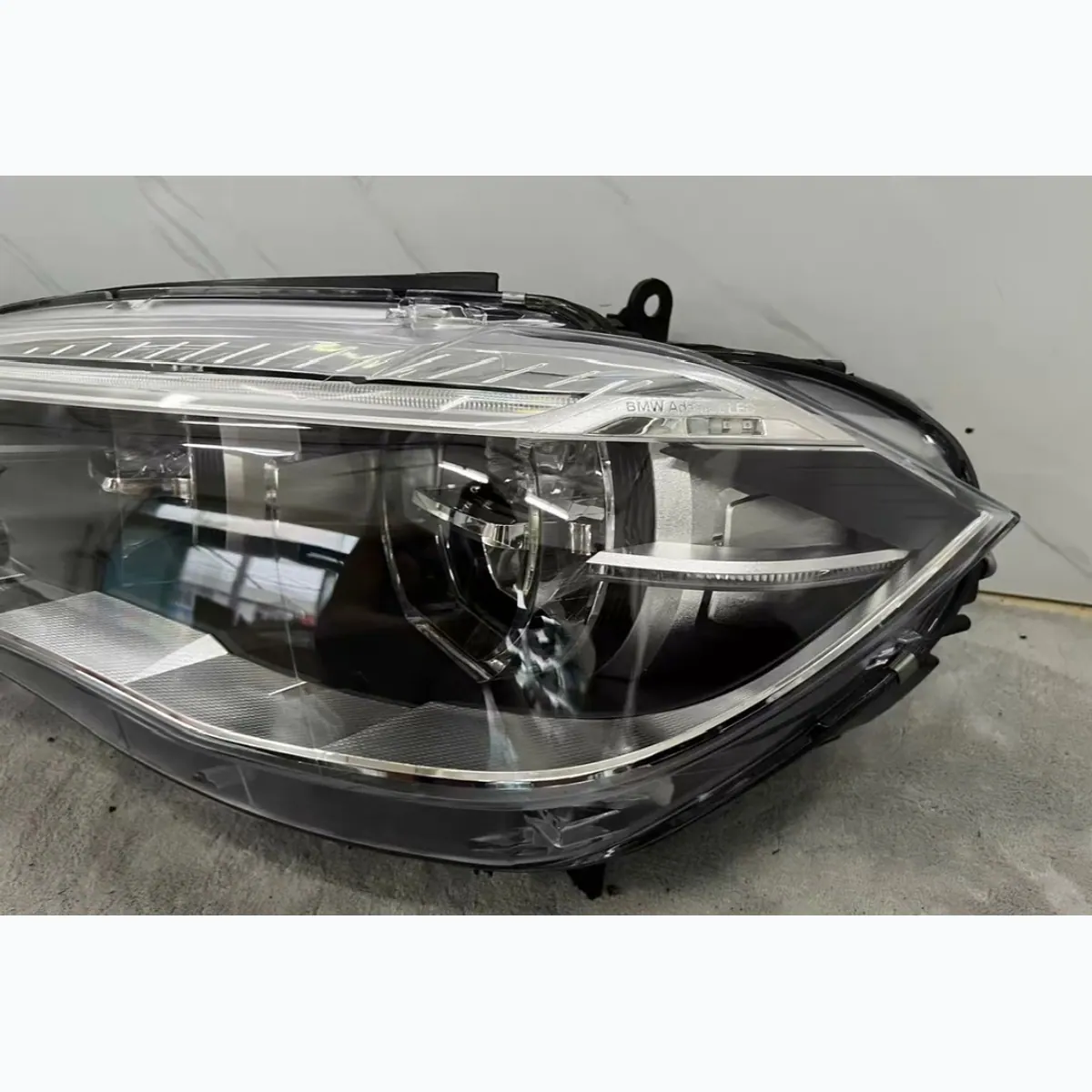 BMW F15 2014-2018 Adaptive LED Headlight Assembly Original Used thumbnail 5