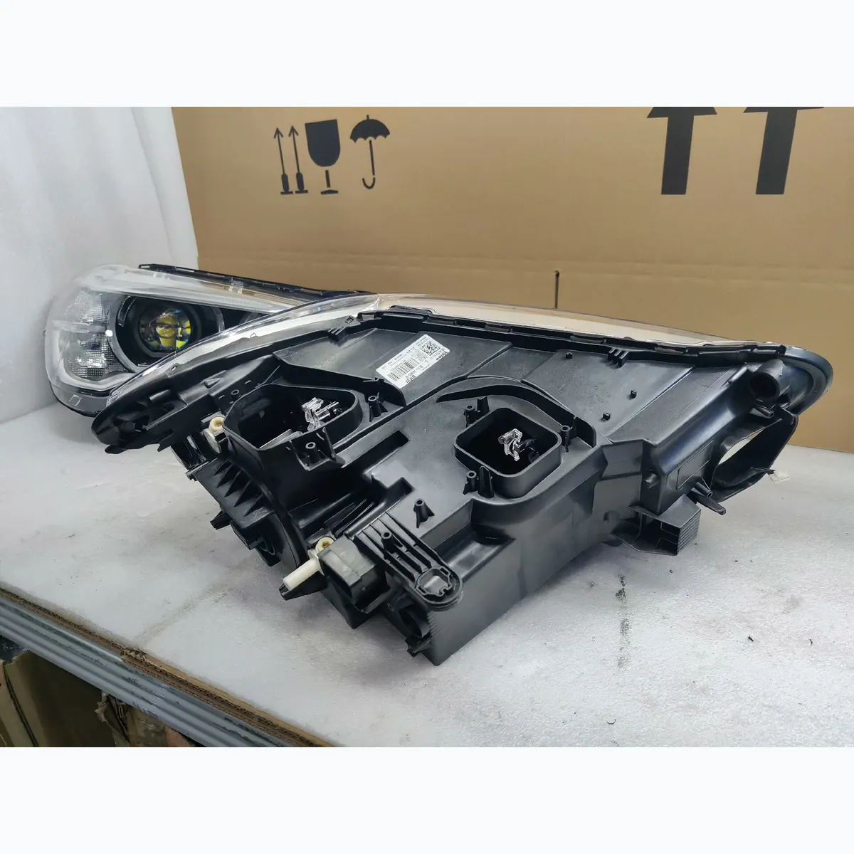 BMW F48 2016-2019 LED Headlight Assembly Original Used thumbnail 4