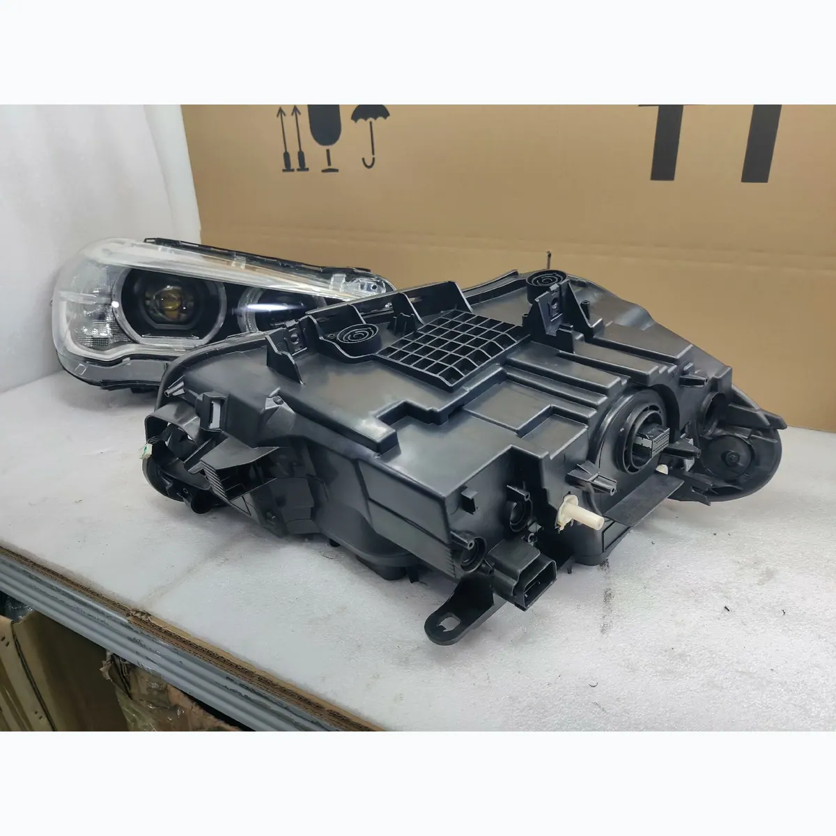 BMW F48 2016-2019 LED Headlight Assembly Original Used thumbnail 5