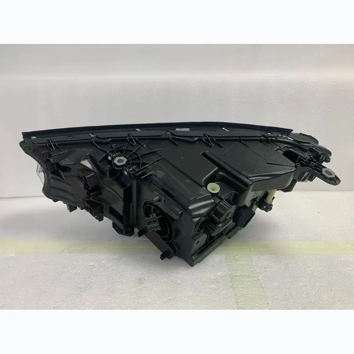 BMW G12 2016-2019 LED Headlight Assembly Original Used thumbnail 4