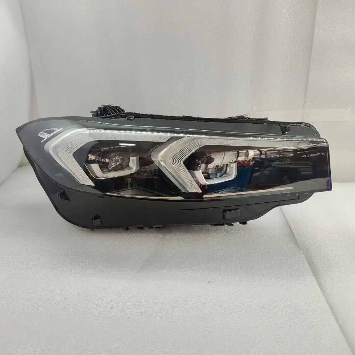 BMW G20 LCI 2023-2024 LED Headlight Assembly Original Used thumbnail 4