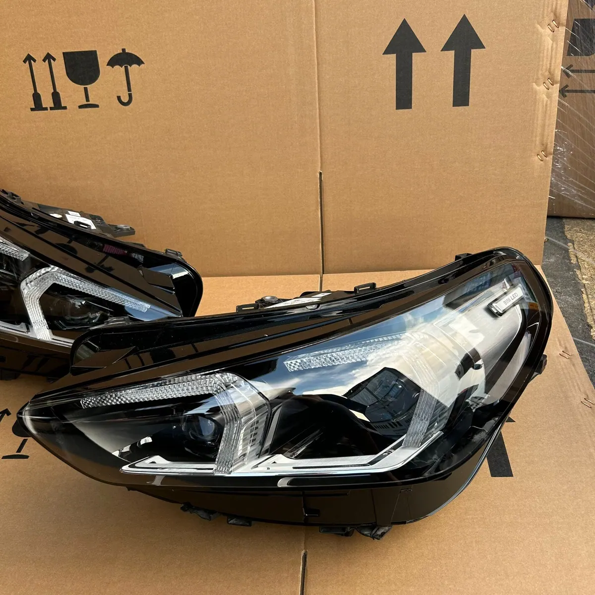 BMW U12 2023+ LED Headlight Assembly Original Used thumbnail 2