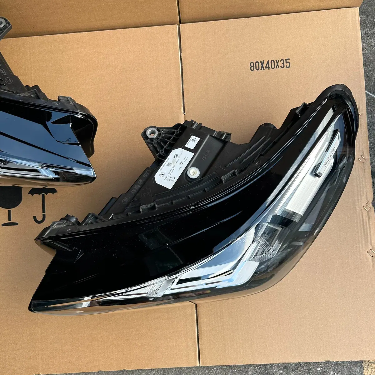 BMW U12 2023+ LED Headlight Assembly Original Used thumbnail 5