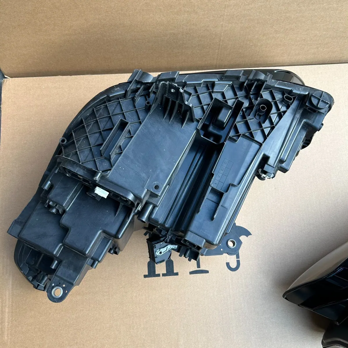 BMW U12 2023+ LED Headlight Assembly Original Used thumbnail 7