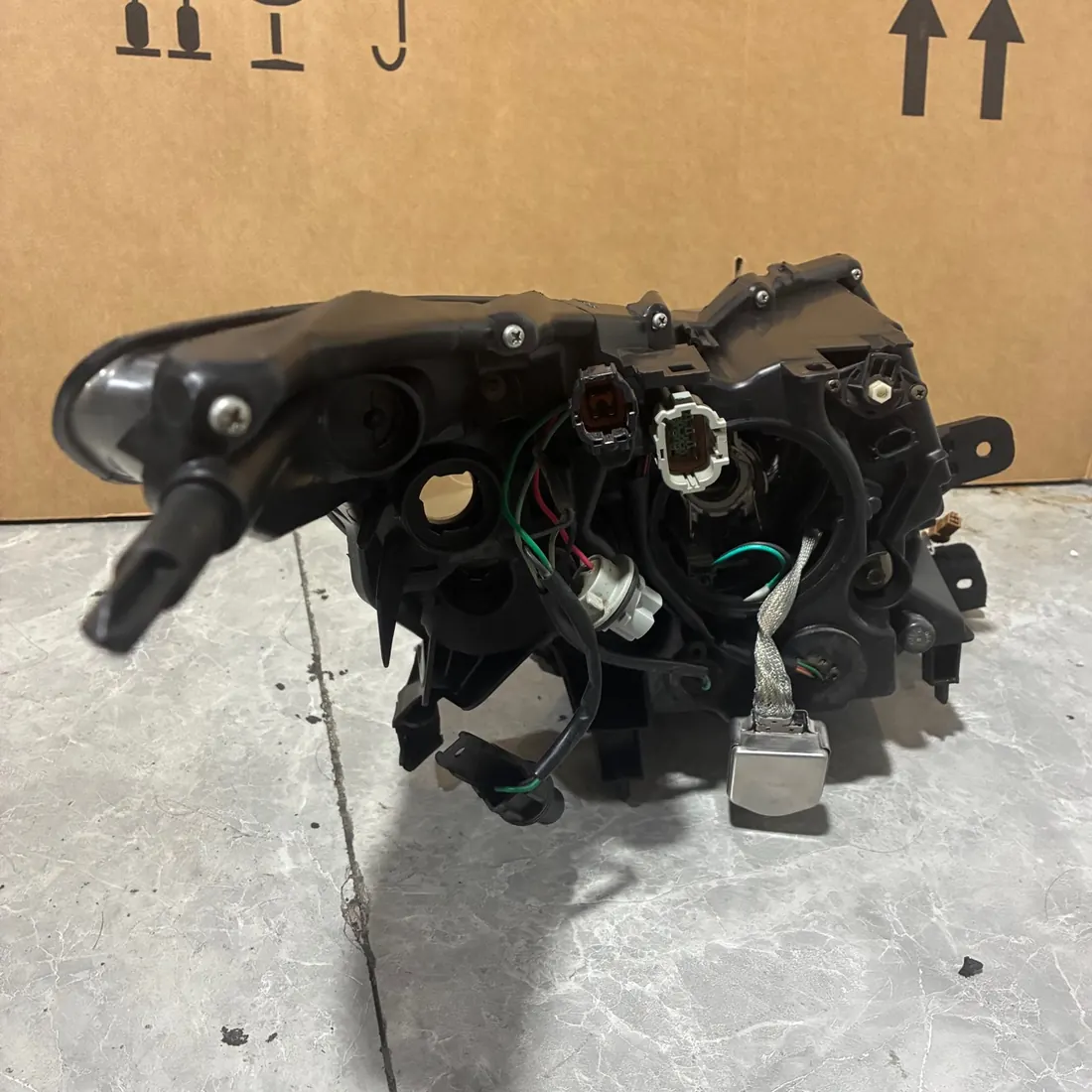 Infiniti FX35 LH Headlight Without Modules thumbnail 3