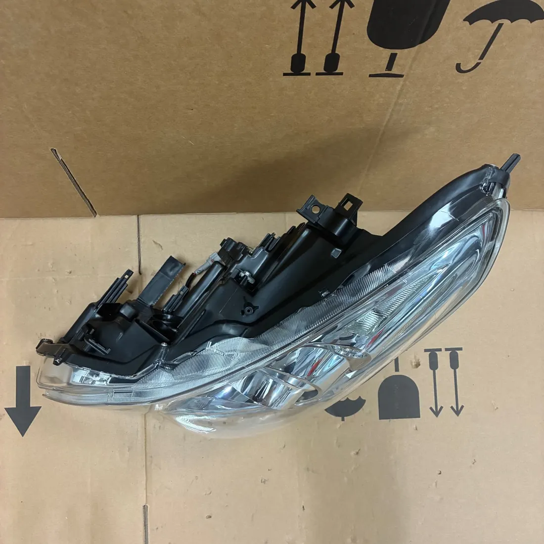 Infiniti G25 LH Headlight Without Modules thumbnail 2