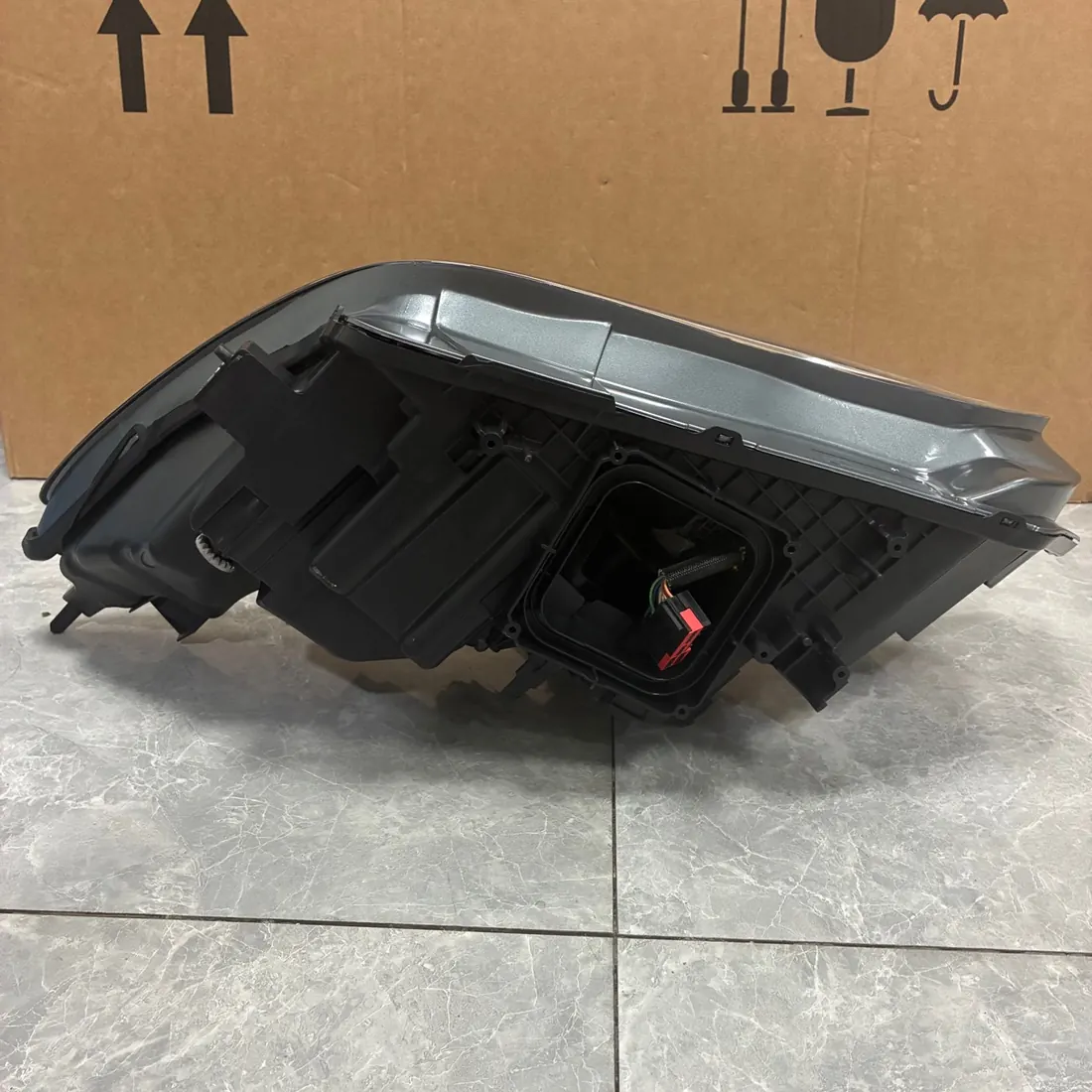 Infiniti Q60 RH Headlight Without Modules thumbnail 5