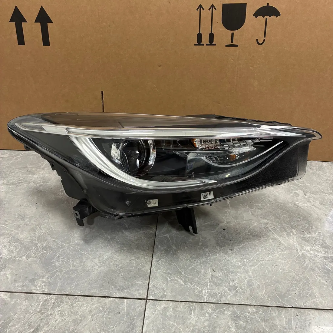 Infiniti QX30 RH Headlight 26010-5DA5B With Modules photo 1