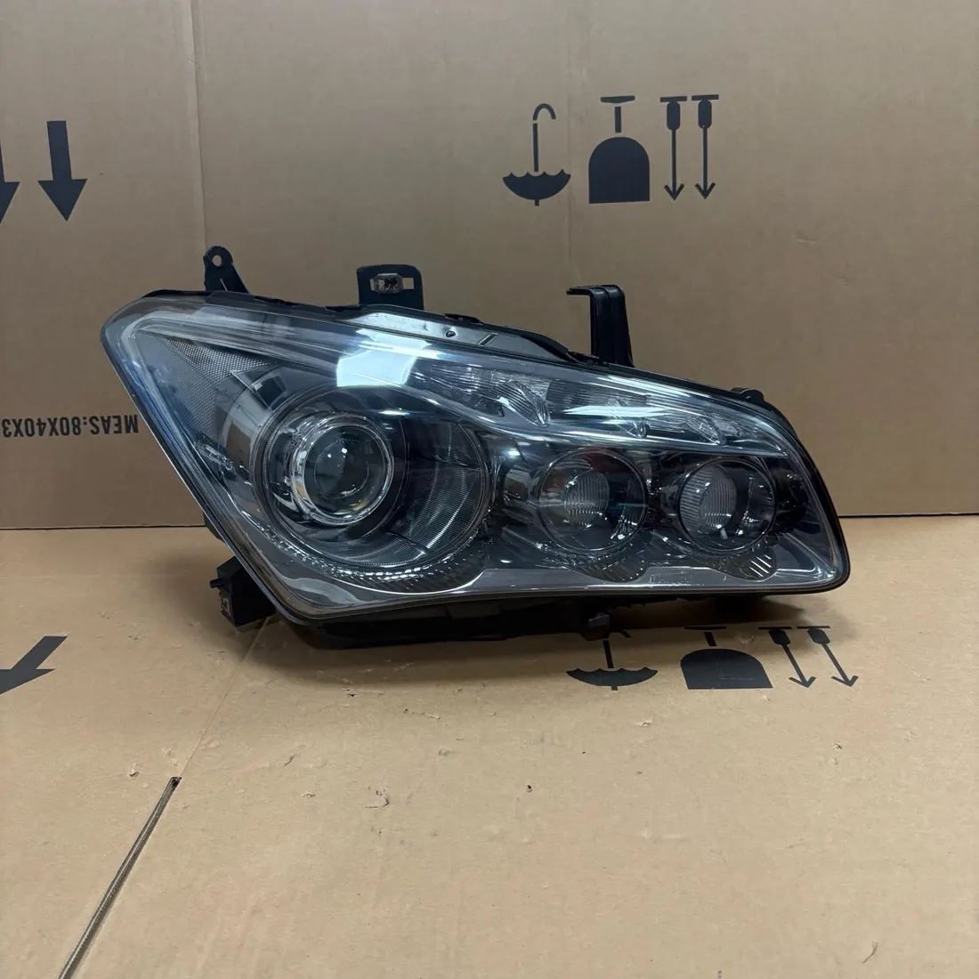 Infiniti QX80 Z62 2015-2017 AFS Xenon Headlight No Modules RH thumbnail 2