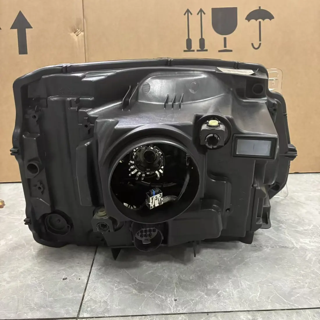 Land Rover Discovery 4 L319 2014-16 LH Xenon Headlight EH22-13W030-EE thumbnail 6