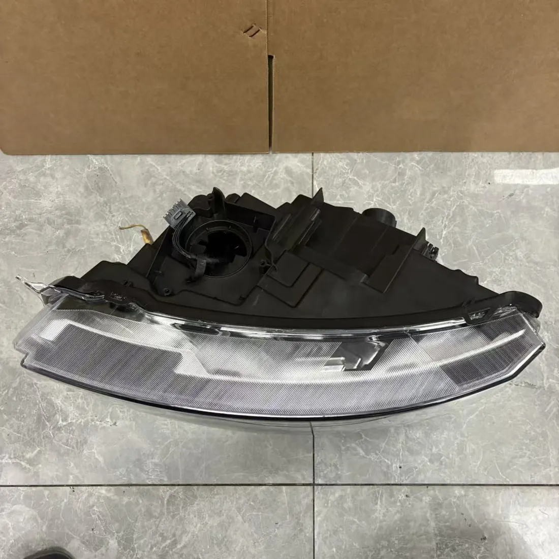 Land Rover Discovery 4 L319 2014-16 RH Bi-Xenon Headlight LR052378 thumbnail 4