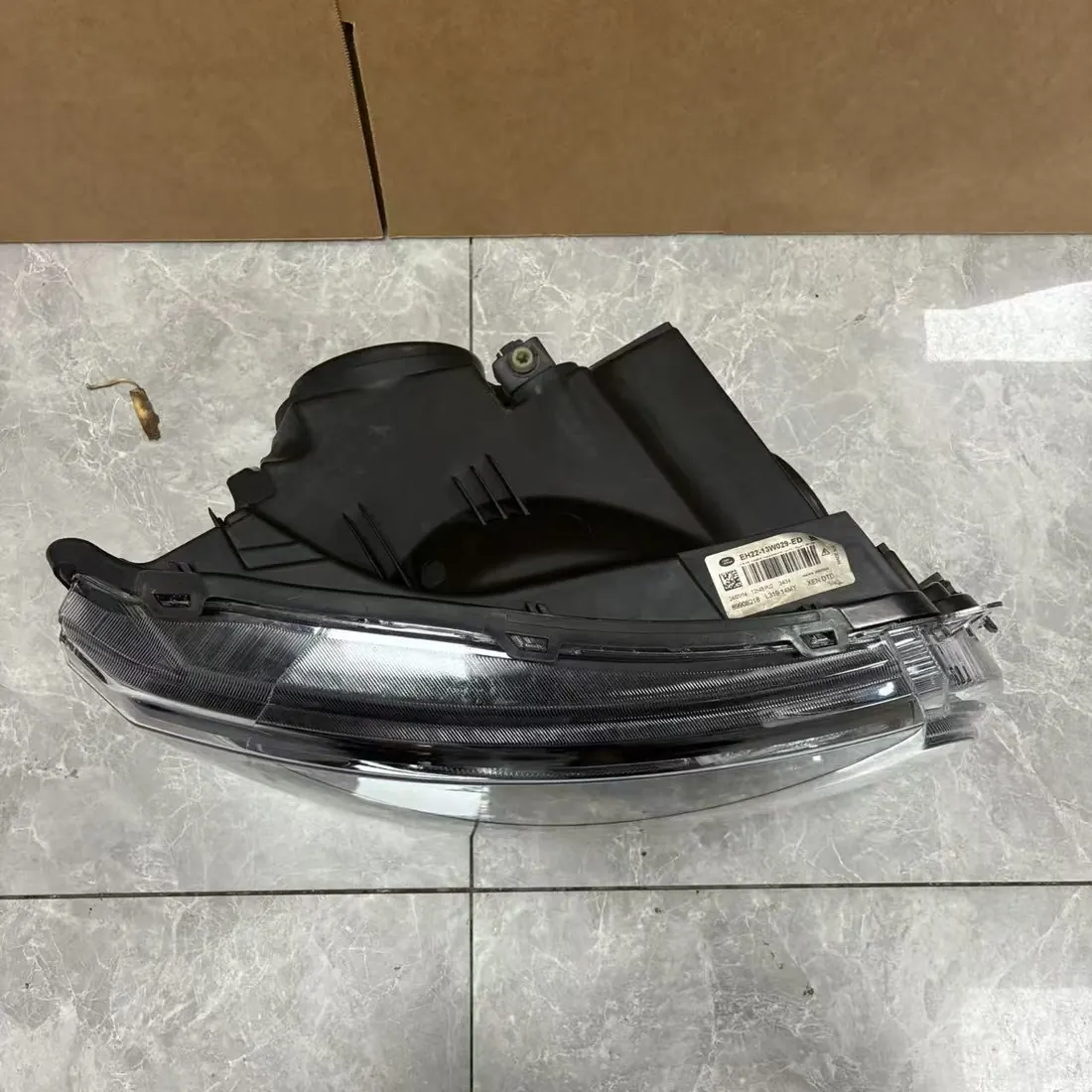 Land Rover Discovery 4 L319 2014-16 RH Bi-Xenon Headlight LR052378 thumbnail 7