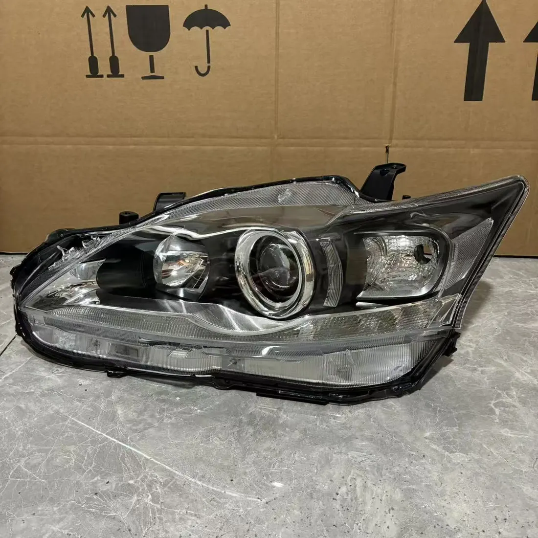 Lexus CT200h ZWA10 2011-2017 LH Halogen Projector Headlight Assembly thumbnail 2