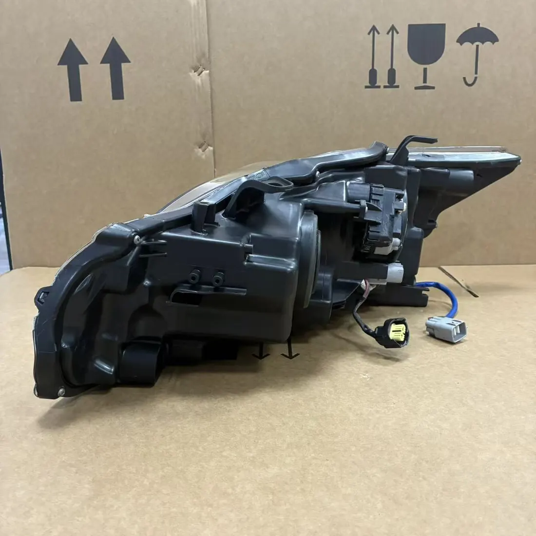 Lexus CT200h ZWA10 2011-2017 RH Halogen Projector Headlight Assembly thumbnail 2