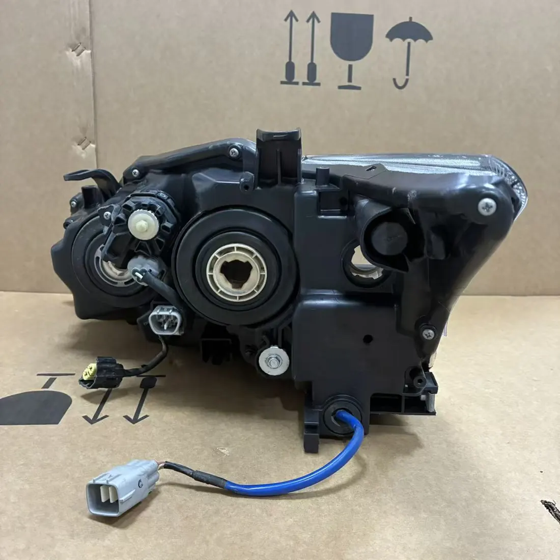 Lexus CT200h ZWA10 2011-2017 RH Halogen Projector Headlight Assembly thumbnail 3