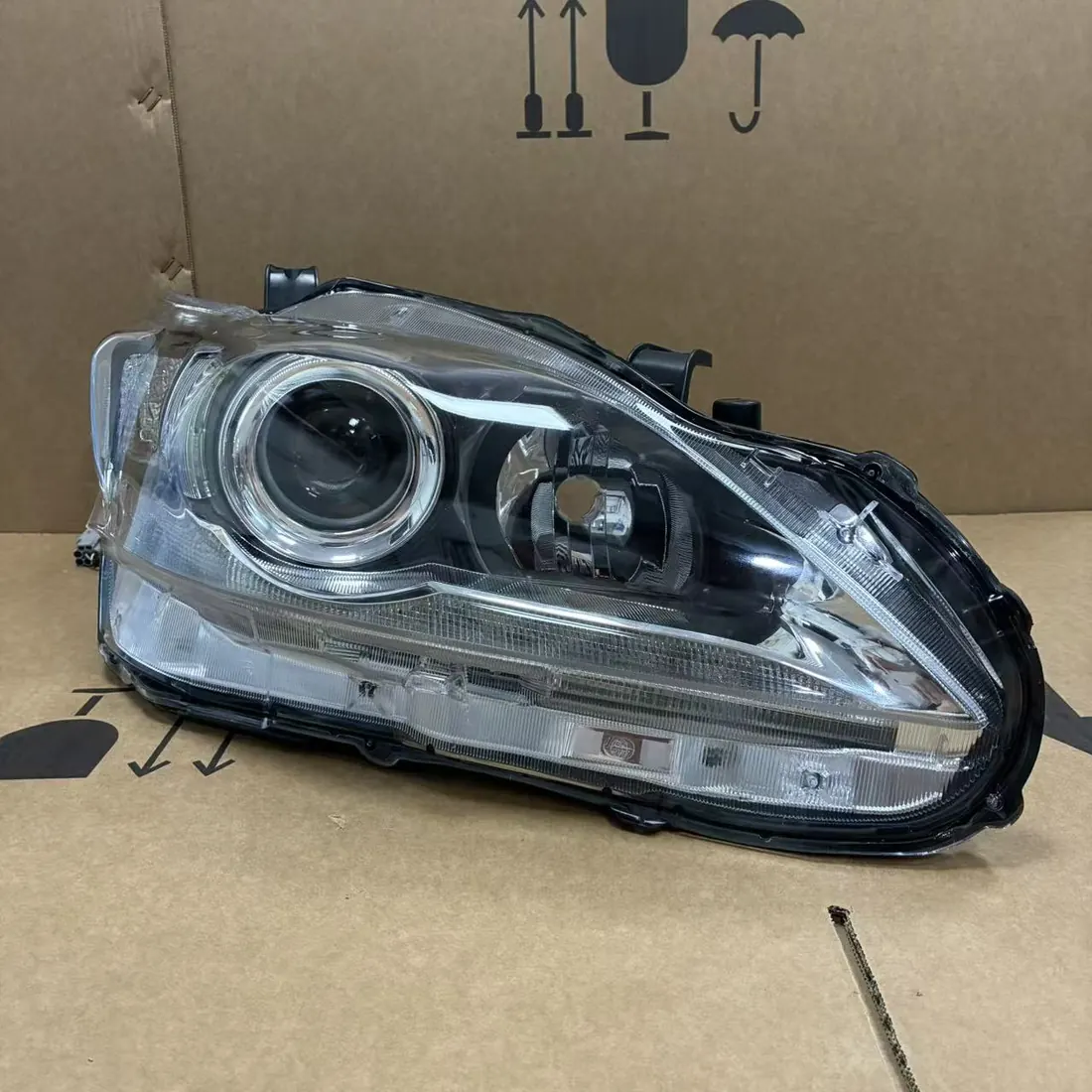 Lexus CT200h ZWA10 2011-2017 RH Halogen Projector Headlight Assembly thumbnail 5