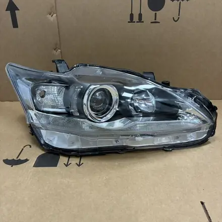 Lexus CT200h ZWA10 2011-2017 RH Halogen Projector Headlight Assembly