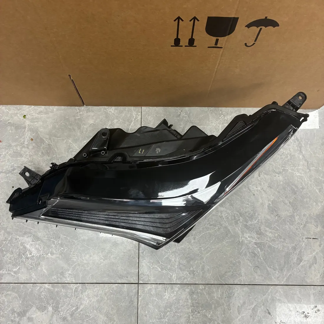 Lexus RX350 LH Headlight Without Modules thumbnail 2