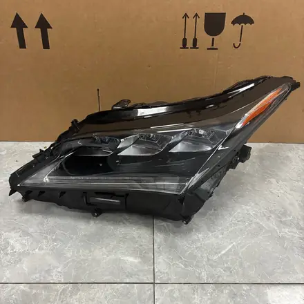 Lexus RX350 LH Headlight Without Modules