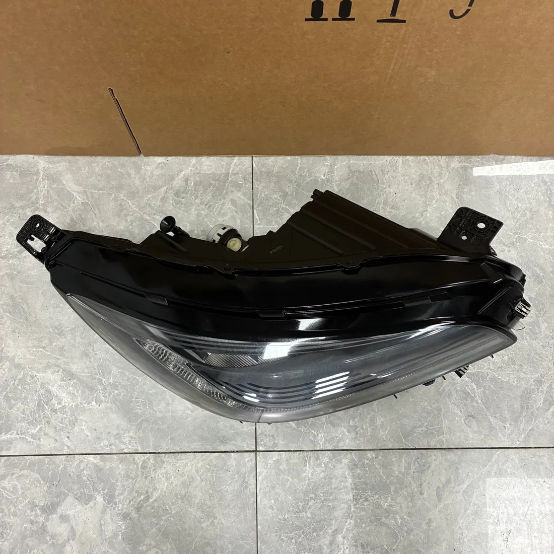 Lincoln Corsair RH Headlight LJ79-13E014-AH Without Modules thumbnail 2
