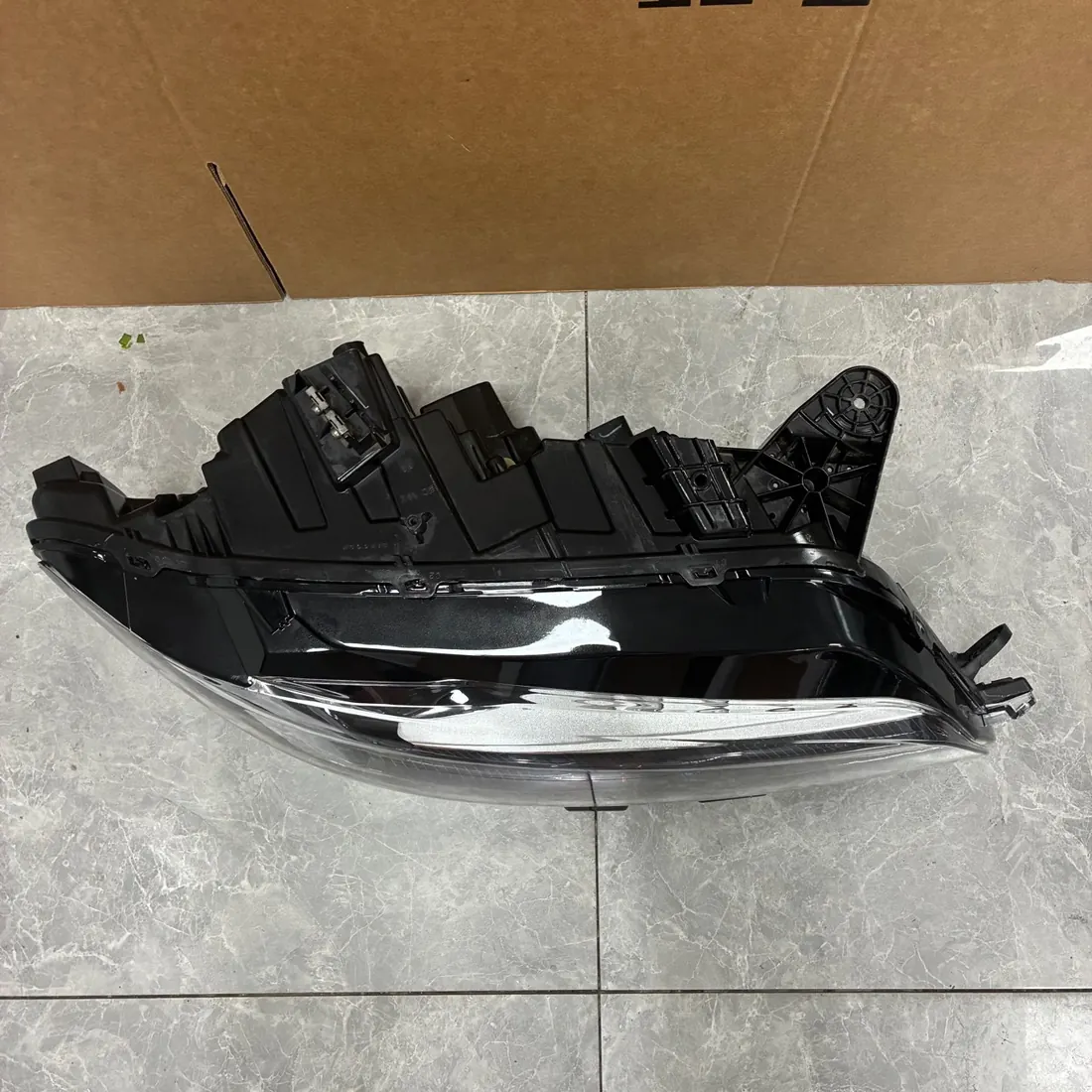 Lincoln MKZ RH Headlight XP53-13E016-BB With Modules thumbnail 2