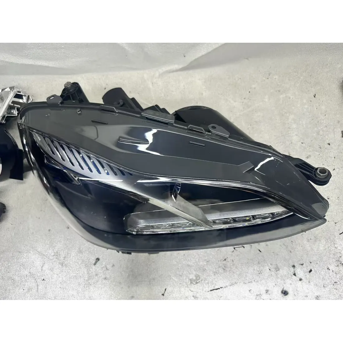 Mercedes-Benz E-Class W212 S212 Facelift Right LED Headlight A2128202439 1EX011066-56 Original Used thumbnail 4
