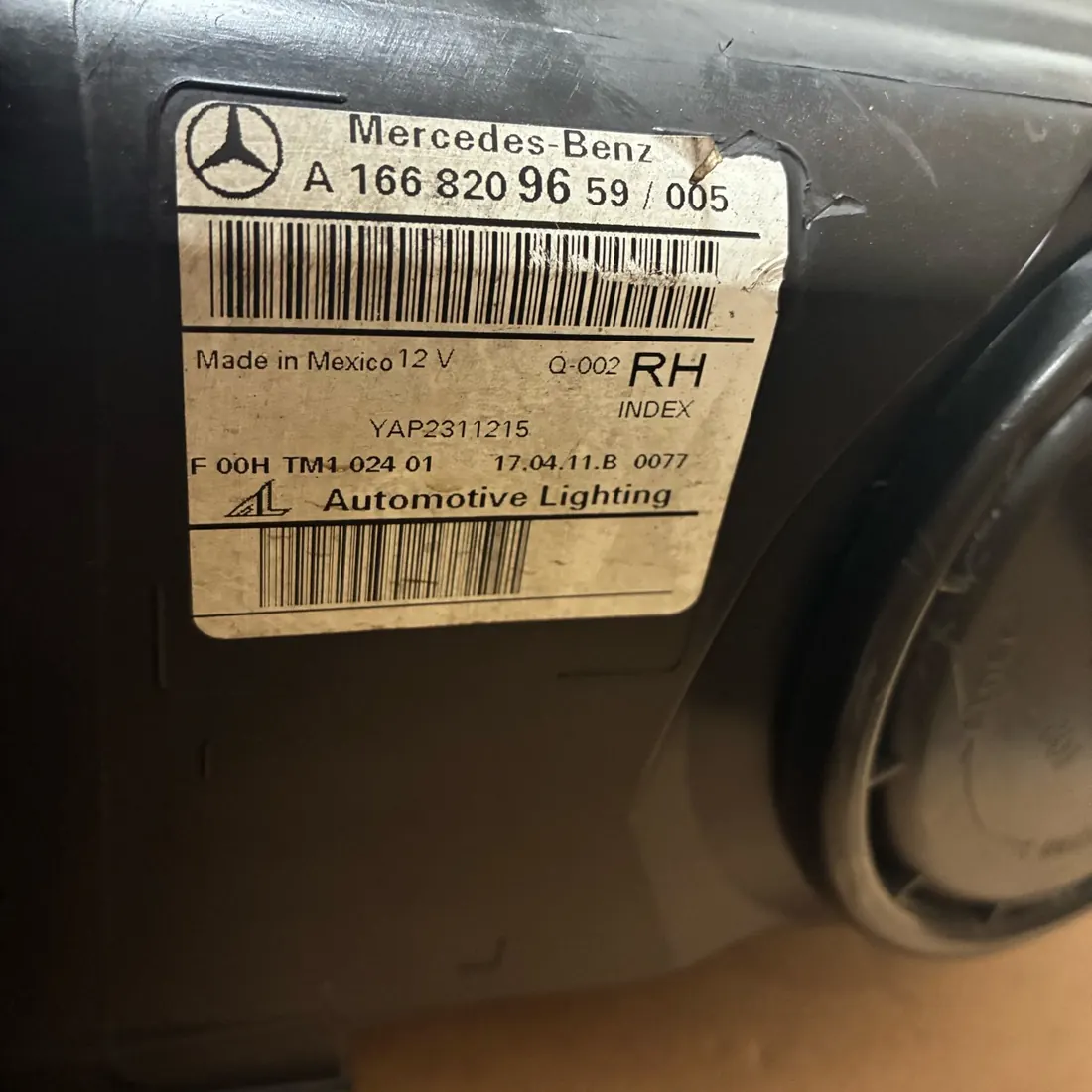 Mercedes-Benz GLS X166 Facelift 2017-2019 RH Halogen Headlight Without Modules A1668209659 thumbnail 4