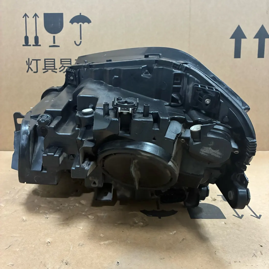 Mercedes-Benz GLS X166 Facelift 2017-2019 RH Halogen Headlight Without Modules A1668209659 thumbnail 5