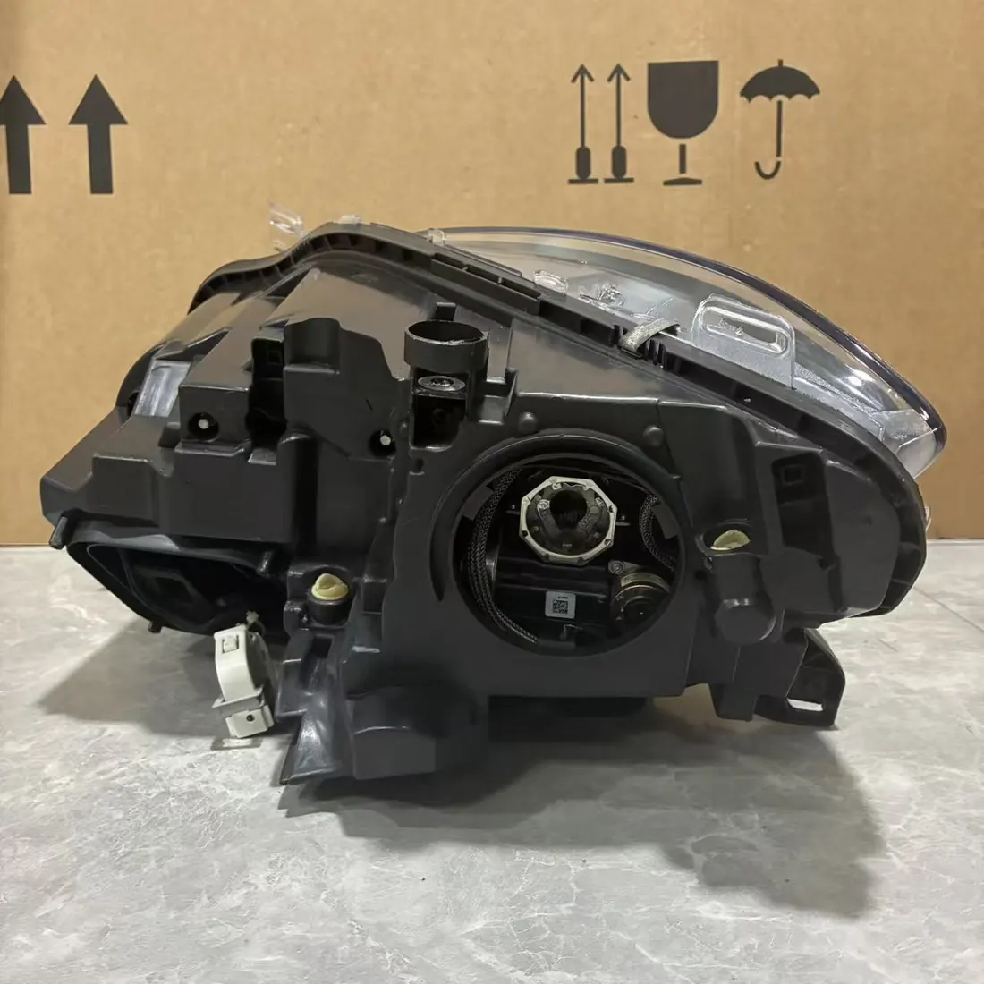 Mercedes-Benz W166 RH Xenon ILS Headlight A1668207359 Without Modules thumbnail 6