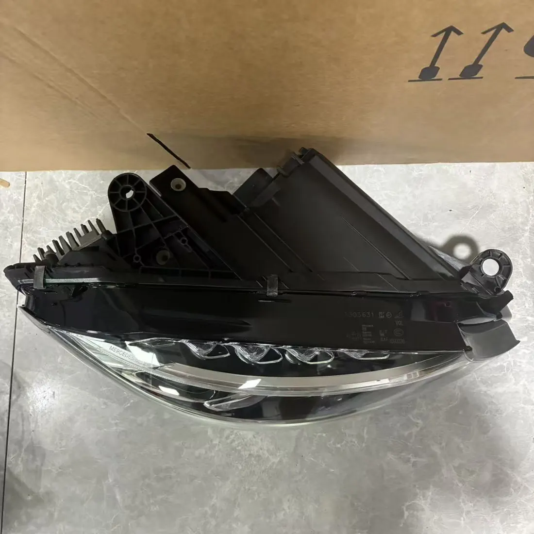 Mercedes-Benz W205 Pre-Facelift RH LED ILS Headlight A2059068202 Without Modules thumbnail 4