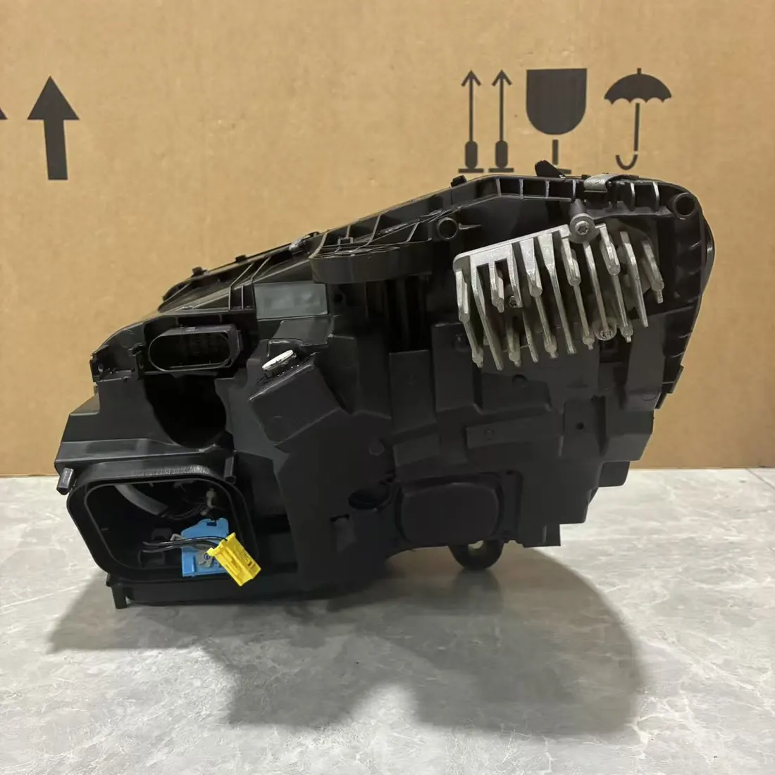 Mercedes-Benz W205 Pre-Facelift RH LED ILS Headlight A2059068202 Without Modules thumbnail 5