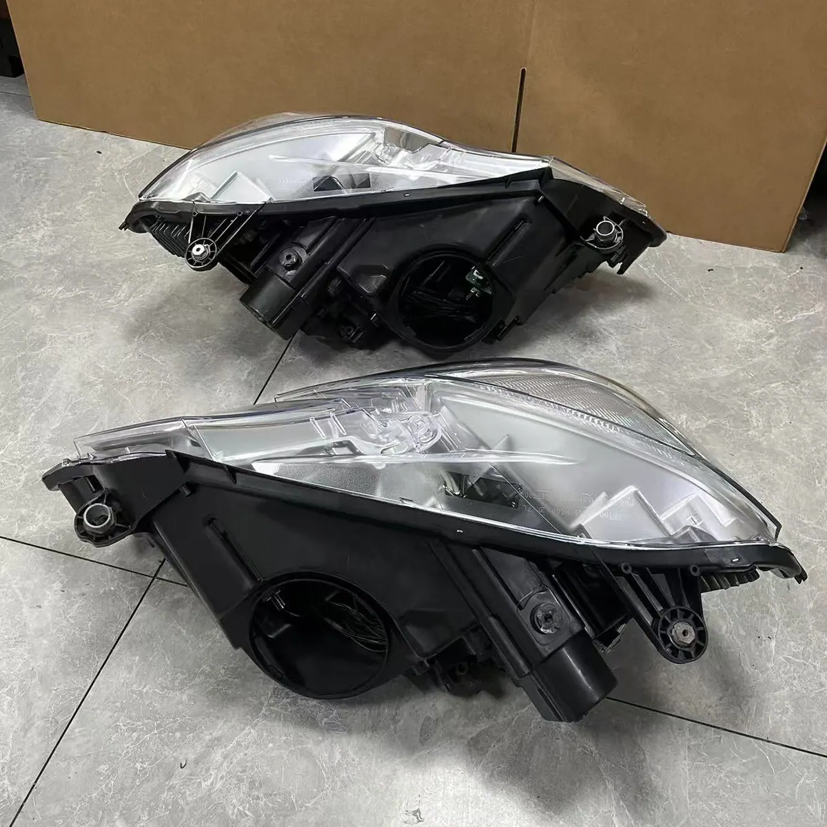 Mercedes-Benz W212 2010-2013 Xenon Headlight Assembly Original Used thumbnail 5