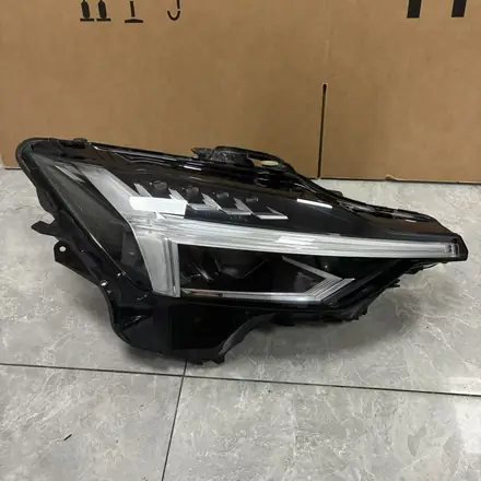 Polestar 2 2021-2023 Left Pixel LED Headlight 32337606 32228753