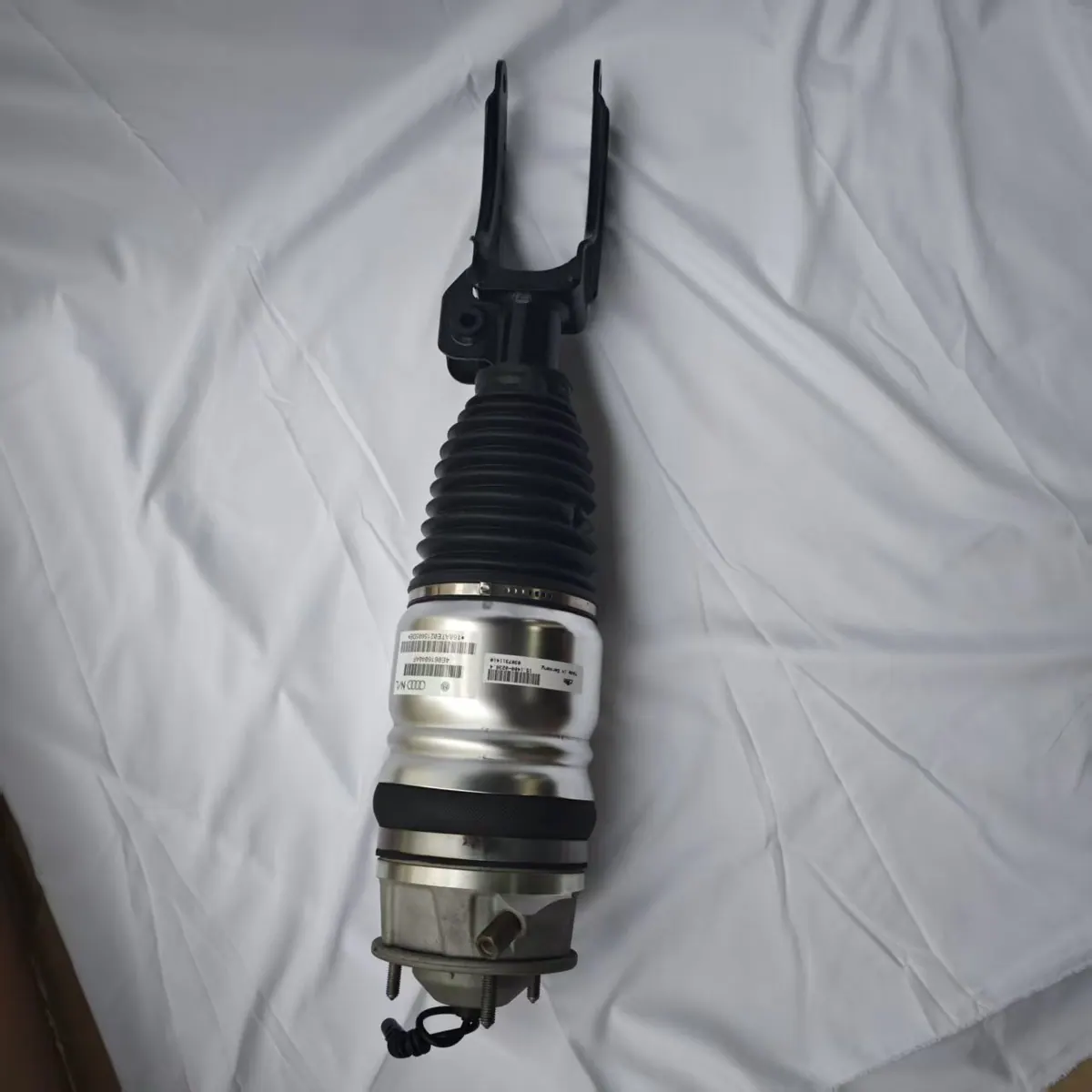 Porsche Cayenne 958 Air Suspension Shock Absorber thumbnail 2