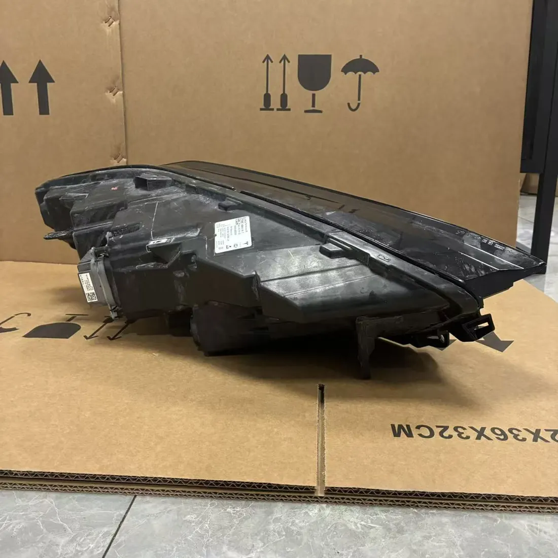 Tesla Model X Refresh Matrix LED Headlight LH 1800040-00-C Complete Assembly thumbnail 4
