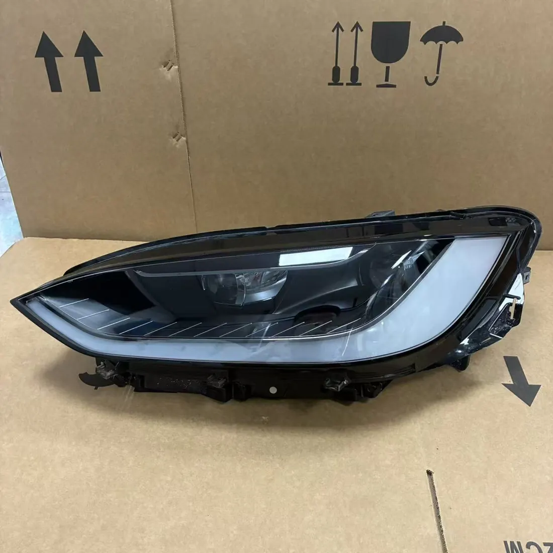Tesla Model X Refresh Matrix LED Headlight LH 1800040-00-C Complete Assembly thumbnail 7